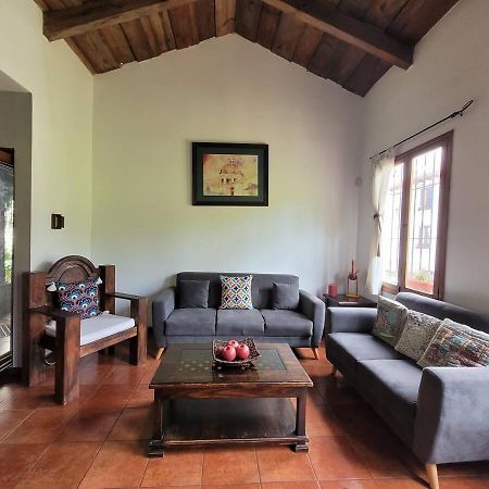 Villa Amplia casa Antigua Guatemala con pérgola y jardín Exterior foto