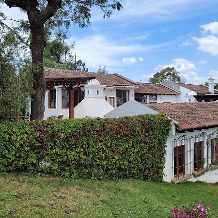 Villa Amplia casa Antigua Guatemala con pérgola y jardín Exterior foto