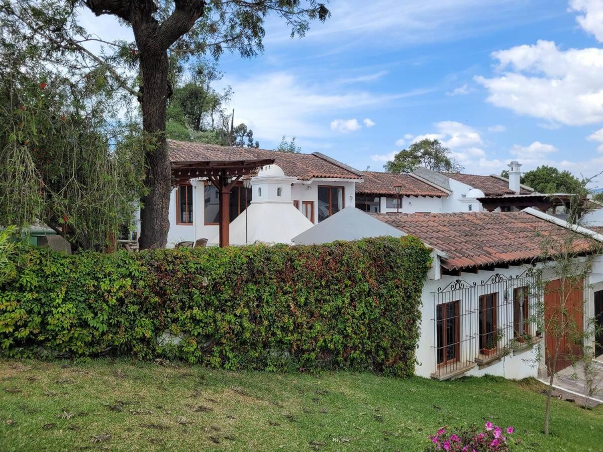 Villa Amplia casa Antigua Guatemala con pérgola y jardín Exterior foto