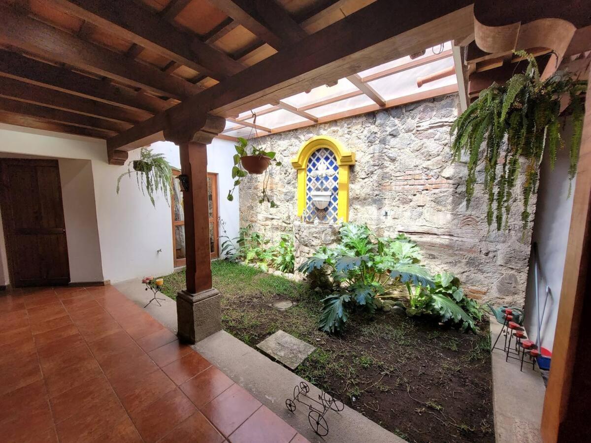 Villa Amplia casa Antigua Guatemala con pérgola y jardín Exterior foto