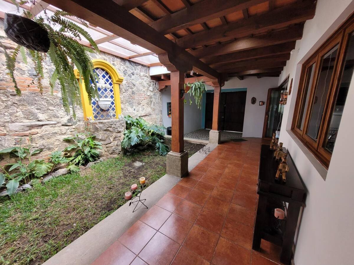 Villa Amplia casa Antigua Guatemala con pérgola y jardín Exterior foto