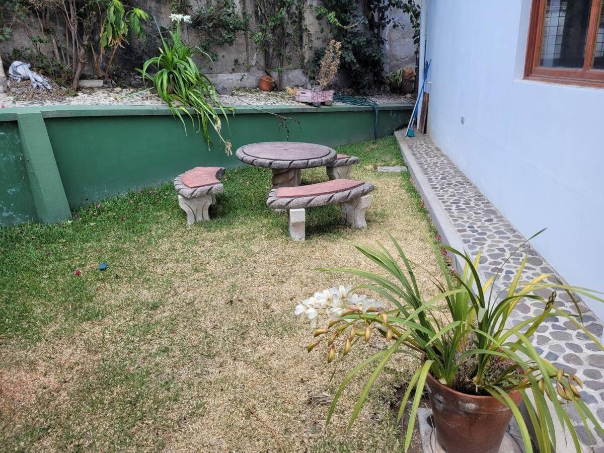 Villa Amplia casa Antigua Guatemala con pérgola y jardín Exterior foto