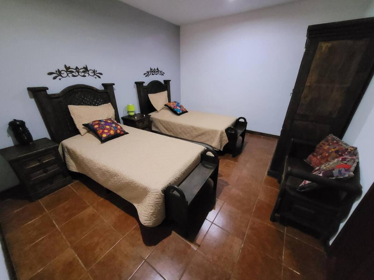 Villa Amplia casa Antigua Guatemala con pérgola y jardín Exterior foto
